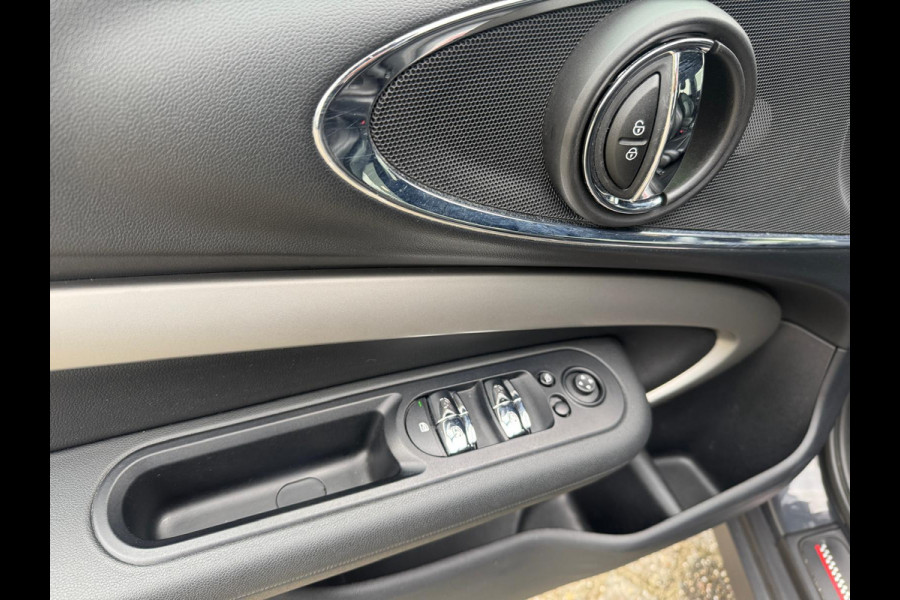 MINI Clubman 2.0 Cooper S Knightsbridge JCW, Electrische stoelen, Leder Head-Up, Harman/Kardon, Trekhaak Een proefrit levert het bewijs. Neem contact op en we maken een afspraak!