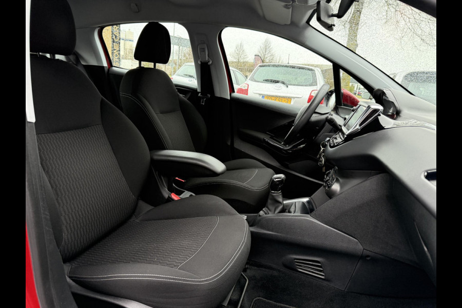 Peugeot 208 1.2 PureTech Blue Lion 2e Eigenaar,Dealer Onderhouden,Navi,Airco,Cruise,5 Deurs,Pdc,N.A.P,Bj 12-2017,Weinig Km,Nieuwe Apk bij Aflevering