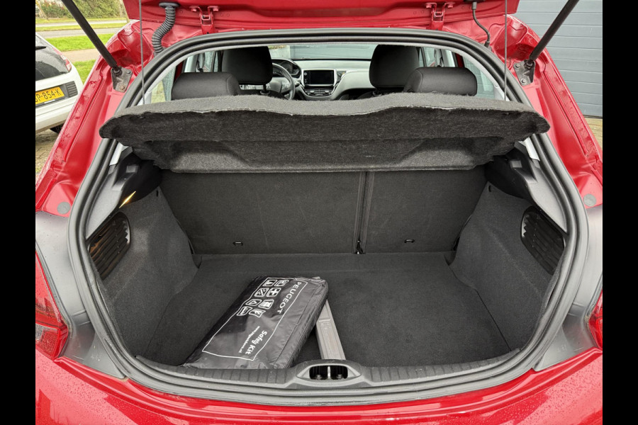 Peugeot 208 1.2 PureTech Blue Lion 2e Eigenaar,Dealer Onderhouden,Navi,Airco,Cruise,5 Deurs,Pdc,N.A.P,Bj 12-2017,Weinig Km,Nieuwe Apk bij Aflevering