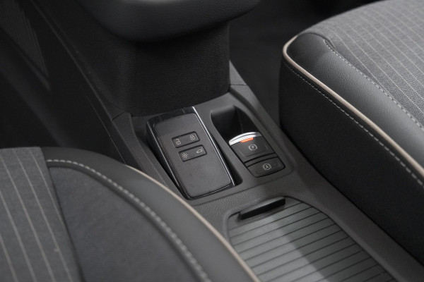 Renault Clio 1.6 E-Tech Full Hybrid 145 techno | 360 Camera | Adaptieve Cruise Control | Dodehoekdetectie | 9.3 Inch Groot Scherm