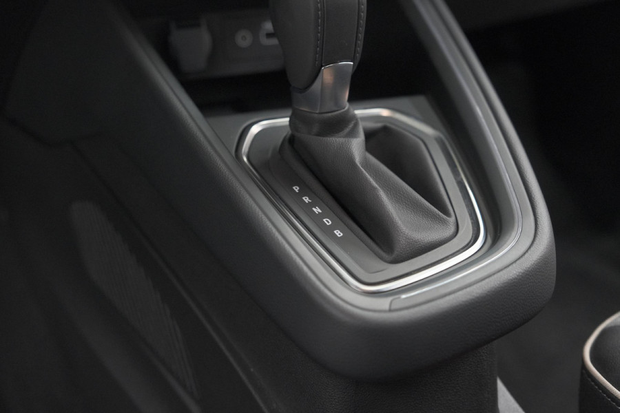 Renault Clio 1.6 E-Tech Full Hybrid 145 techno | 360 Camera | Adaptieve Cruise Control | Dodehoekdetectie | 9.3 Inch Groot Scherm