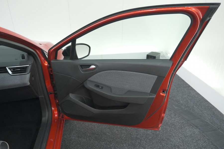 Renault Clio 1.6 E-Tech Full Hybrid 145 techno | 360 Camera | Adaptieve Cruise Control | Dodehoekdetectie | 9.3 Inch Groot Scherm