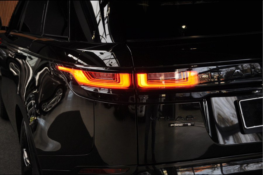 Land Rover Range Rover Velar 2.0 P300 Turbo AWD R-Dynamic SE Navi Leer Panoramadak PDC Meridian soundsysteem lektr. bedienbaar achterklep Climate Zwart hemelbekleding LM velgen