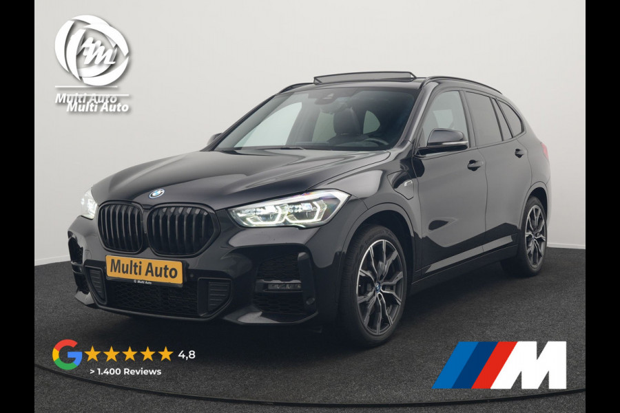 BMW X1 xDrive25e M Sport Plug In Hybrid 221pk Dealer O.H. PHEV | Trekhaak Afn. | Panodak | Head Up | Adaptive Cruise | Camera | Harman & Kardon | Lederen Sportstoelen Verwarmd | Sfeerverlichting | Apple Carplay | Keyless | 19"L.M | DAB |