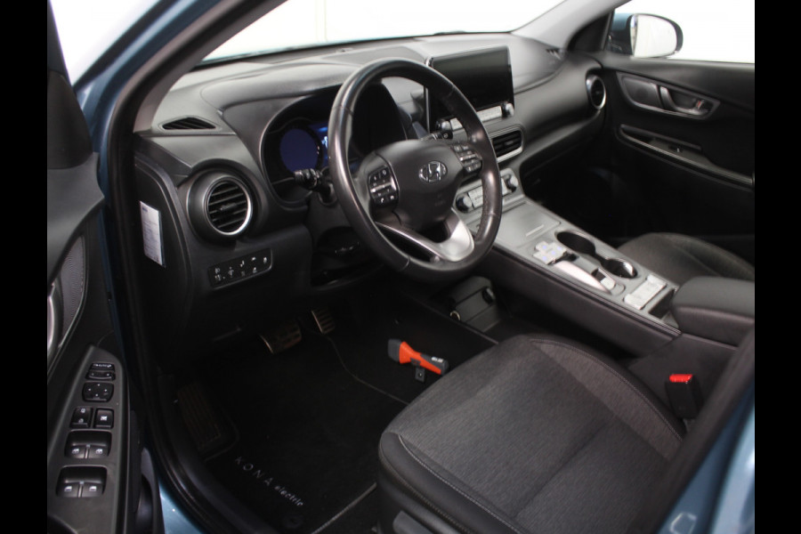 Hyundai Kona EV Fashion 64 kWh CLIMATE | CAMERA | DAB | CARPLAY | ADAPCRUISE | LED | NAVI | LMV17