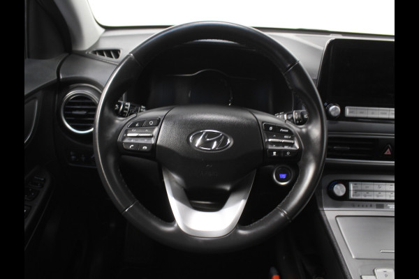 Hyundai Kona EV Fashion 64 kWh CLIMATE | CAMERA | DAB | CARPLAY | ADAPCRUISE | LED | NAVI | LMV17
