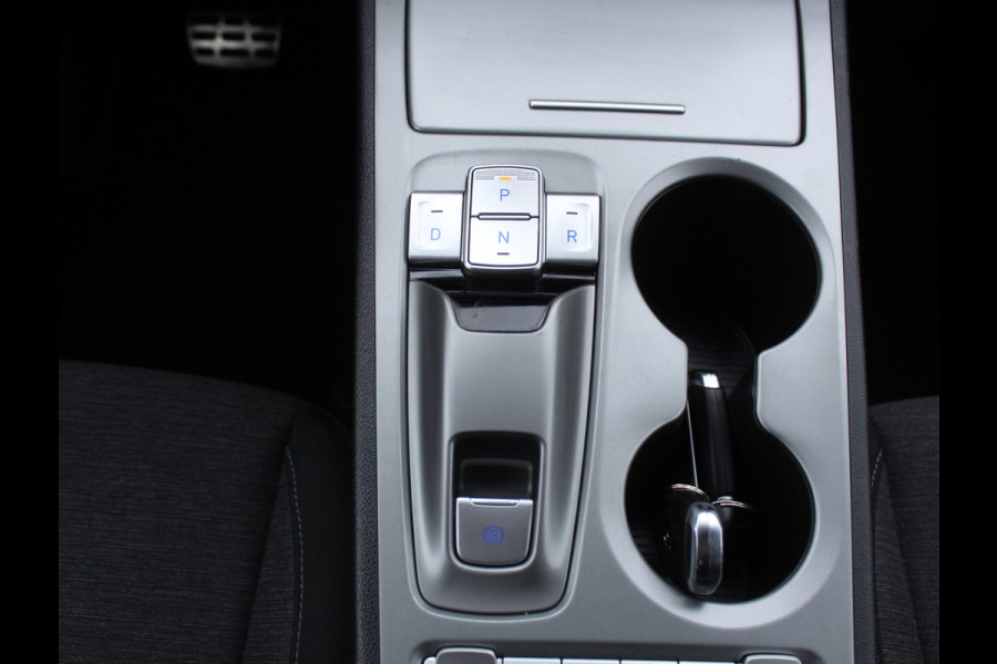 Hyundai Kona EV Fashion 64 kWh CLIMATE | CAMERA | DAB | CARPLAY | ADAPCRUISE | LED | NAVI | LMV17