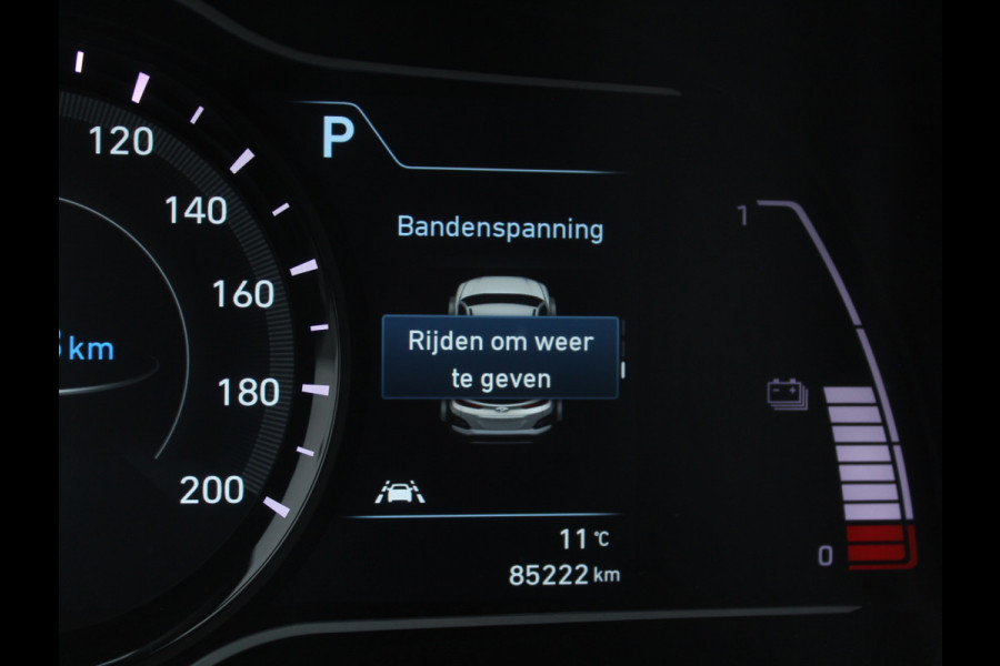Hyundai Kona EV Fashion 64 kWh CLIMATE | CAMERA | DAB | CARPLAY | ADAPCRUISE | LED | NAVI | LMV17