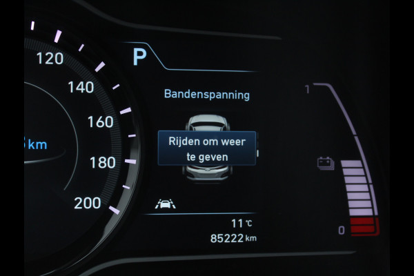 Hyundai Kona EV Fashion 64 kWh CLIMATE | CAMERA | DAB | CARPLAY | ADAPCRUISE | LED | NAVI | LMV17