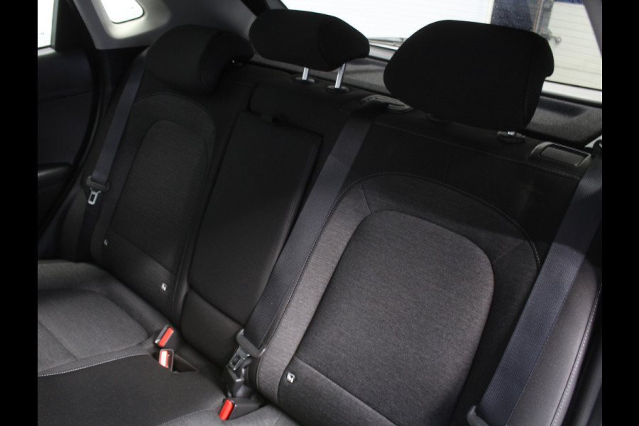 Hyundai Kona EV Fashion 64 kWh CLIMATE | CAMERA | DAB | CARPLAY | ADAPCRUISE | LED | NAVI | LMV17