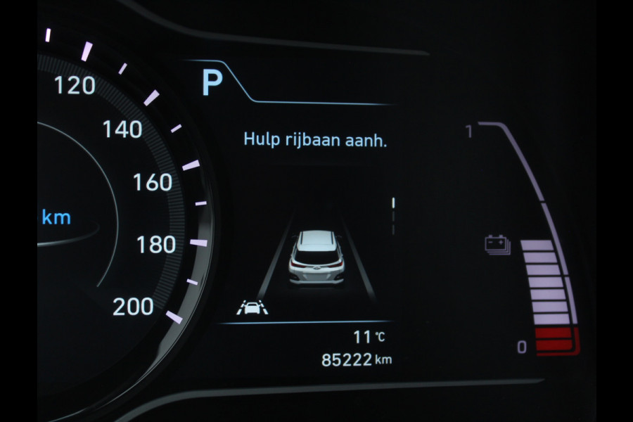 Hyundai Kona EV Fashion 64 kWh CLIMATE | CAMERA | DAB | CARPLAY | ADAPCRUISE | LED | NAVI | LMV17