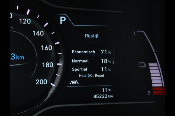 Hyundai Kona EV Fashion 64 kWh CLIMATE | CAMERA | DAB | CARPLAY | ADAPCRUISE | LED | NAVI | LMV17