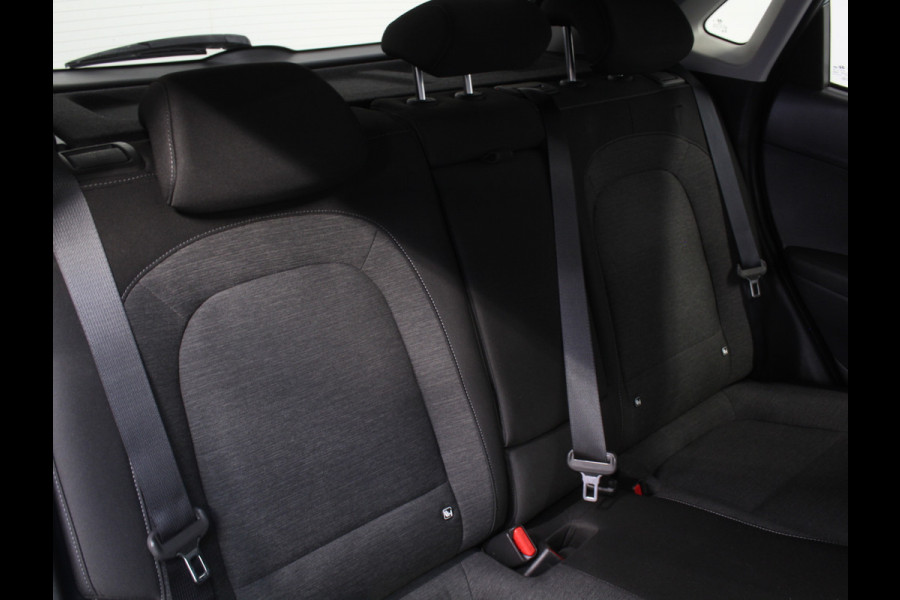 Hyundai Kona EV Fashion 64 kWh CLIMATE | CAMERA | DAB | CARPLAY | ADAPCRUISE | LED | NAVI | LMV17