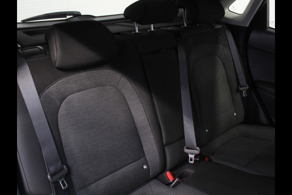Hyundai Kona EV Fashion 64 kWh CLIMATE | CAMERA | DAB | CARPLAY | ADAPCRUISE | LED | NAVI | LMV17