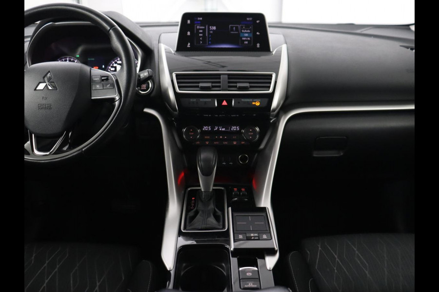 Mitsubishi Eclipse Cross 1.5 DI-T First Edition | Trekhaak | 360 Camera | Stoelverwarming | Head-Up | 18'' | Carplay | Keyless | Full LED | Dodehoek detectie | Climate control