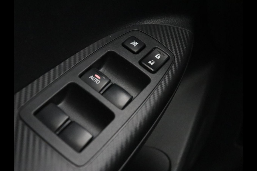 Mitsubishi Eclipse Cross 1.5 DI-T First Edition | Trekhaak | 360 Camera | Stoelverwarming | Head-Up | 18'' | Carplay | Keyless | Full LED | Dodehoek detectie | Climate control