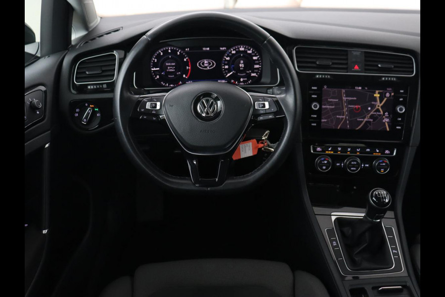 Volkswagen Golf 1.0 TSI Highline | 88.100km NAP | Stoelverwarming | Massage | Trekhaak | Carplay | Navigatie | Adaptive cruise | Virtual Cockpit | Climate control | 17'' | Parkeerhulp | Bluetooth