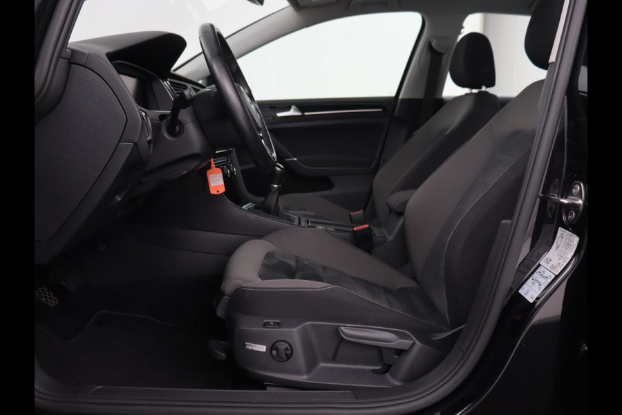 Volkswagen Golf 1.0 TSI Highline | 88.100km NAP | Stoelverwarming | Massage | Trekhaak | Carplay | Navigatie | Adaptive cruise | Virtual Cockpit | Climate control | 17'' | Parkeerhulp | Bluetooth