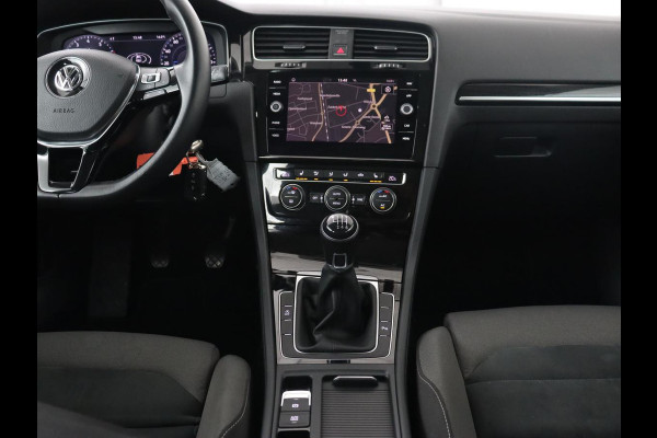 Volkswagen Golf 1.0 TSI Highline | 88.100km NAP | Stoelverwarming | Massage | Trekhaak | Carplay | Navigatie | Adaptive cruise | Virtual Cockpit | Climate control | 17'' | Parkeerhulp | Bluetooth