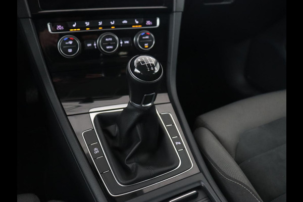 Volkswagen Golf 1.0 TSI Highline | 88.100km NAP | Stoelverwarming | Massage | Trekhaak | Carplay | Navigatie | Adaptive cruise | Virtual Cockpit | Climate control | 17'' | Parkeerhulp | Bluetooth