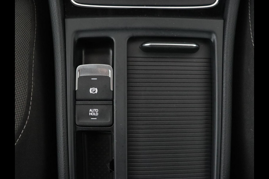 Volkswagen Golf 1.0 TSI Highline | 88.100km NAP | Stoelverwarming | Massage | Trekhaak | Carplay | Navigatie | Adaptive cruise | Virtual Cockpit | Climate control | 17'' | Parkeerhulp | Bluetooth