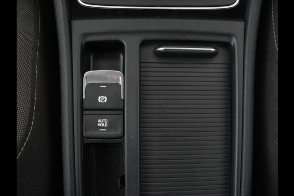 Volkswagen Golf 1.0 TSI Highline | 88.100km NAP | Stoelverwarming | Massage | Trekhaak | Carplay | Navigatie | Adaptive cruise | Virtual Cockpit | Climate control | 17'' | Parkeerhulp | Bluetooth