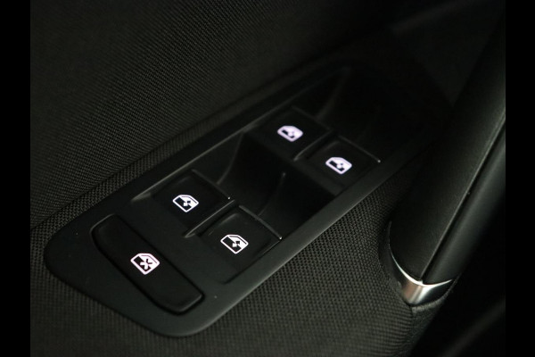 Volkswagen Golf 1.0 TSI Highline | 88.100km NAP | Stoelverwarming | Massage | Trekhaak | Carplay | Navigatie | Adaptive cruise | Virtual Cockpit | Climate control | 17'' | Parkeerhulp | Bluetooth