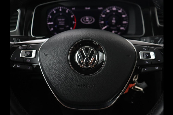 Volkswagen Golf 1.0 TSI Highline | 88.100km NAP | Stoelverwarming | Massage | Trekhaak | Carplay | Navigatie | Adaptive cruise | Virtual Cockpit | Climate control | 17'' | Parkeerhulp | Bluetooth