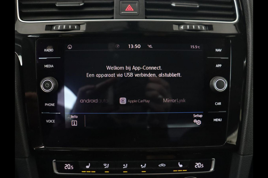 Volkswagen Golf 1.0 TSI Highline | 88.100km NAP | Stoelverwarming | Massage | Trekhaak | Carplay | Navigatie | Adaptive cruise | Virtual Cockpit | Climate control | 17'' | Parkeerhulp | Bluetooth