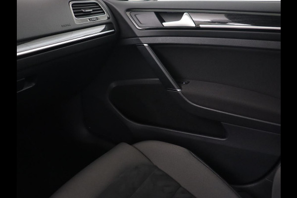 Volkswagen Golf 1.0 TSI Highline | 88.100km NAP | Stoelverwarming | Massage | Trekhaak | Carplay | Navigatie | Adaptive cruise | Virtual Cockpit | Climate control | 17'' | Parkeerhulp | Bluetooth