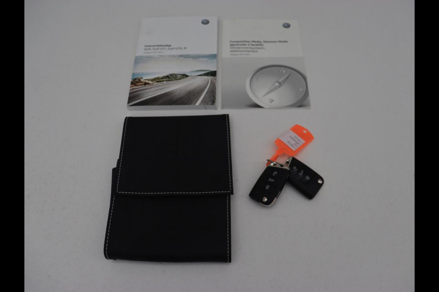 Volkswagen Golf 1.0 TSI Highline | 88.100km NAP | Stoelverwarming | Massage | Trekhaak | Carplay | Navigatie | Adaptive cruise | Virtual Cockpit | Climate control | 17'' | Parkeerhulp | Bluetooth