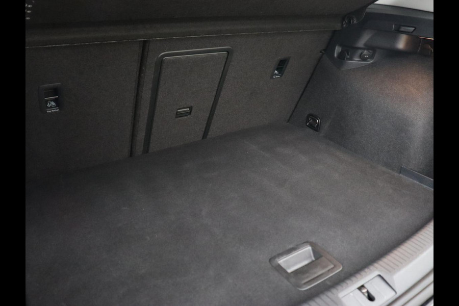 Volkswagen Golf 1.0 TSI Highline | 88.100km NAP | Stoelverwarming | Massage | Trekhaak | Carplay | Navigatie | Adaptive cruise | Virtual Cockpit | Climate control | 17'' | Parkeerhulp | Bluetooth