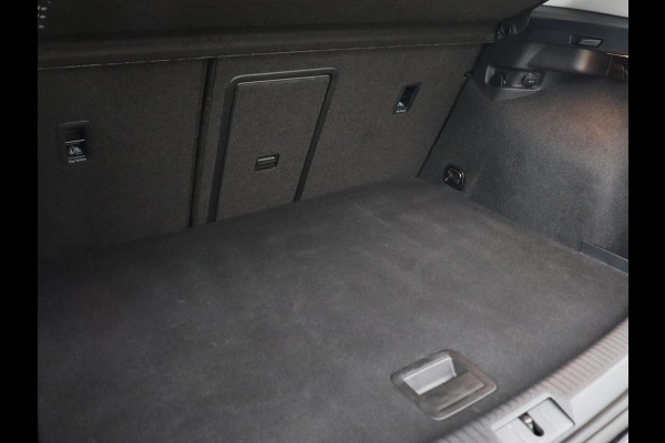 Volkswagen Golf 1.0 TSI Highline | 88.100km NAP | Stoelverwarming | Massage | Trekhaak | Carplay | Navigatie | Adaptive cruise | Virtual Cockpit | Climate control | 17'' | Parkeerhulp | Bluetooth