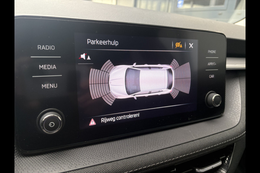 Škoda Fabia 1.0 TSi 95pk Business Edition 5-drs. PANODAK/ADAPT.CRUISE/CARPLAY/PDC/WINTERPACK