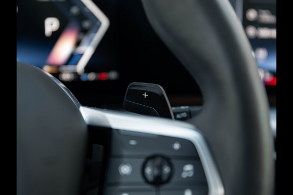 BMW X1 sDrive18i M-Sport Pro - Pano - Driving Ass Plus - Trekhaak - Harman Kardon