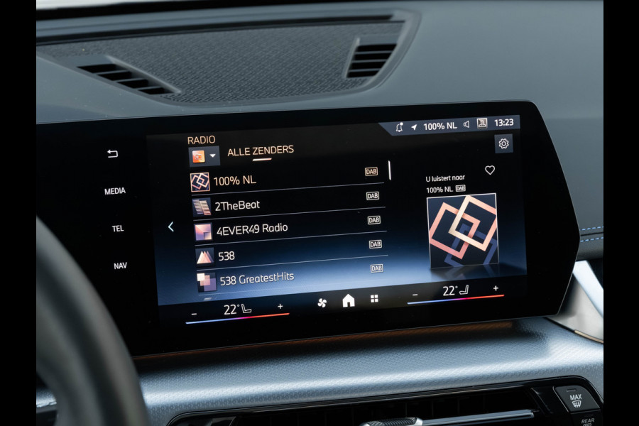 BMW X1 sDrive18i M-Sport Pro - Pano - Driving Ass Plus - Trekhaak - Harman Kardon