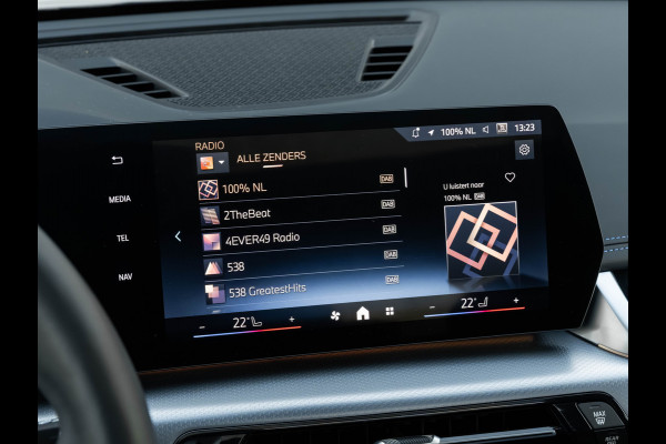 BMW X1 sDrive18i M-Sport Pro - Pano - Driving Ass Plus - Trekhaak - Harman Kardon