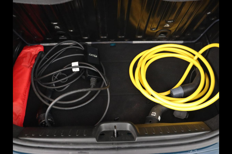 Fiat 500E Icon 42 kWh | 3 Fase | Carplay | Navigatie | Climate control | Parkeerhulp | Cruise control | DAB | Digital Cockpit | Keyless Start | Bluetooth