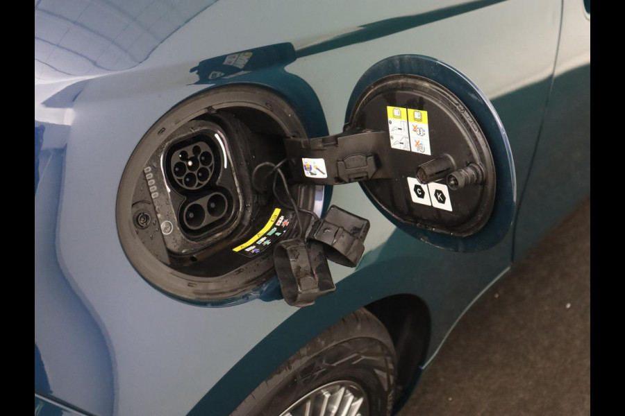 Fiat 500E Icon 42 kWh | 3 Fase | Carplay | Navigatie | Climate control | Parkeerhulp | Cruise control | DAB | Digital Cockpit | Keyless Start | Bluetooth