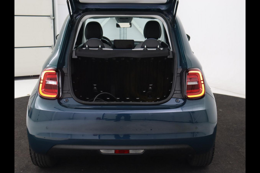 Fiat 500E Icon 42 kWh | 3 Fase | Carplay | Navigatie | Climate control | Parkeerhulp | Cruise control | DAB | Digital Cockpit | Keyless Start | Bluetooth