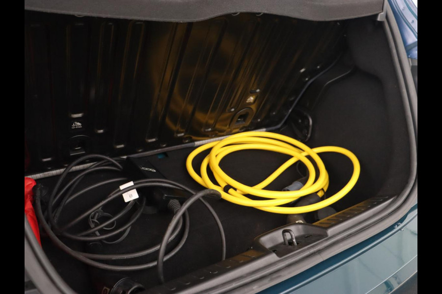 Fiat 500E Icon 42 kWh | 3 Fase | Carplay | Navigatie | Climate control | Parkeerhulp | Cruise control | DAB | Digital Cockpit | Keyless Start | Bluetooth