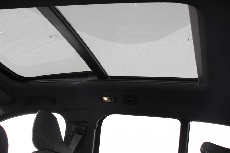 Volvo XC40 1.5 T5 Plug-in hybrid Ultimate Dark | Electrisch Glazen Panorama dak | Navigatie | Dab | Led | Adaptive Cruise Control | Camera | Parkeer sensoren