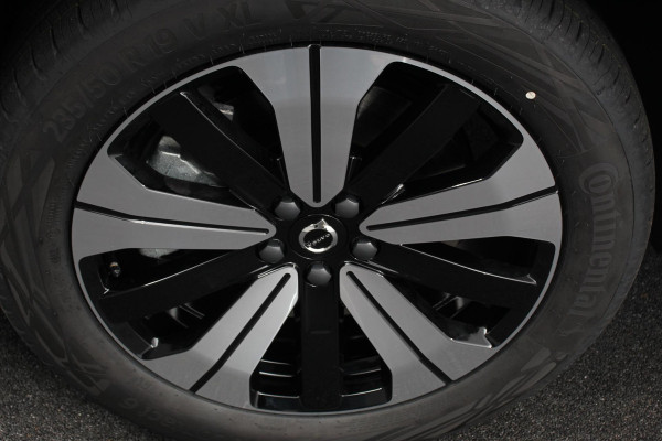 Volvo XC40 1.5 T5 Plug-in hybrid Ultimate Dark | Electrisch Glazen Panorama dak | Navigatie | Dab | Led | Adaptive Cruise Control | Camera | Parkeer sensoren
