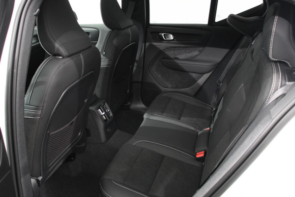 Volvo XC40 1.5 T5 Plug-in hybrid Ultimate Dark | Electrisch Glazen Panorama dak | Navigatie | Dab | Led | Adaptive Cruise Control | Camera | Parkeer sensoren