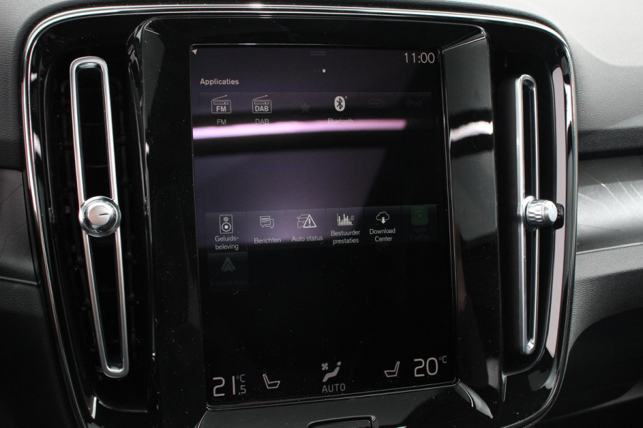 Volvo XC40 1.5 T5 Plug-in hybrid Ultimate Dark | Electrisch Glazen Panorama dak | Navigatie | Dab | Led | Adaptive Cruise Control | Camera | Parkeer sensoren