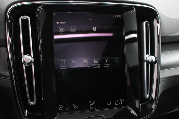 Volvo XC40 1.5 T5 Plug-in hybrid Ultimate Dark | Electrisch Glazen Panorama dak | Navigatie | Dab | Led | Adaptive Cruise Control | Camera | Parkeer sensoren