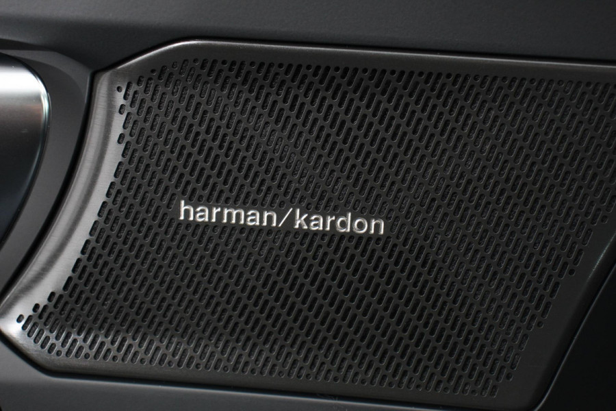 Volvo XC40 1.5 T5 Plug-in hybrid Ultimate Dark | Electrisch Glazen Panorama dak | Navigatie | Dab | Led | Adaptive Cruise Control | Camera | Parkeer sensoren