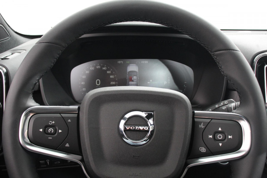 Volvo XC40 1.5 T5 Plug-in hybrid Ultimate Dark | Electrisch Glazen Panorama dak | Navigatie | Dab | Led | Adaptive Cruise Control | Camera | Parkeer sensoren