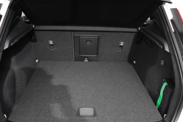 Volvo XC40 1.5 T5 Plug-in hybrid Ultimate Dark | Electrisch Glazen Panorama dak | Navigatie | Dab | Led | Adaptive Cruise Control | Camera | Parkeer sensoren