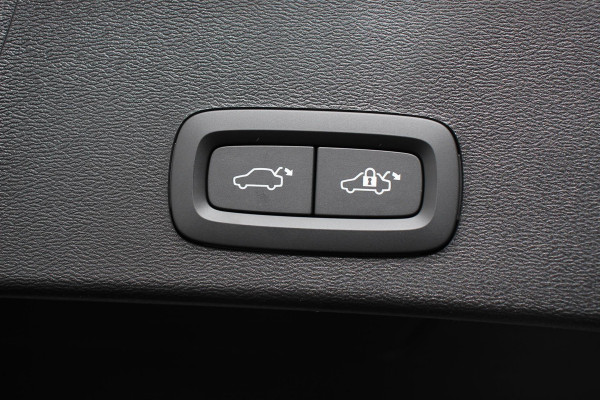 Volvo XC40 1.5 T5 Plug-in hybrid Ultimate Dark | Electrisch Glazen Panorama dak | Navigatie | Dab | Led | Adaptive Cruise Control | Camera | Parkeer sensoren